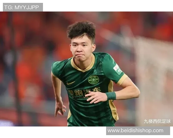 浙江足球王钰栋崛起为新星 打破困局助力球队腾飞