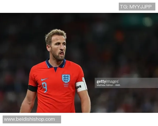 穿六号球衣的足球明星在赛场上的精彩瞬间展现个人魅力与竞技精神